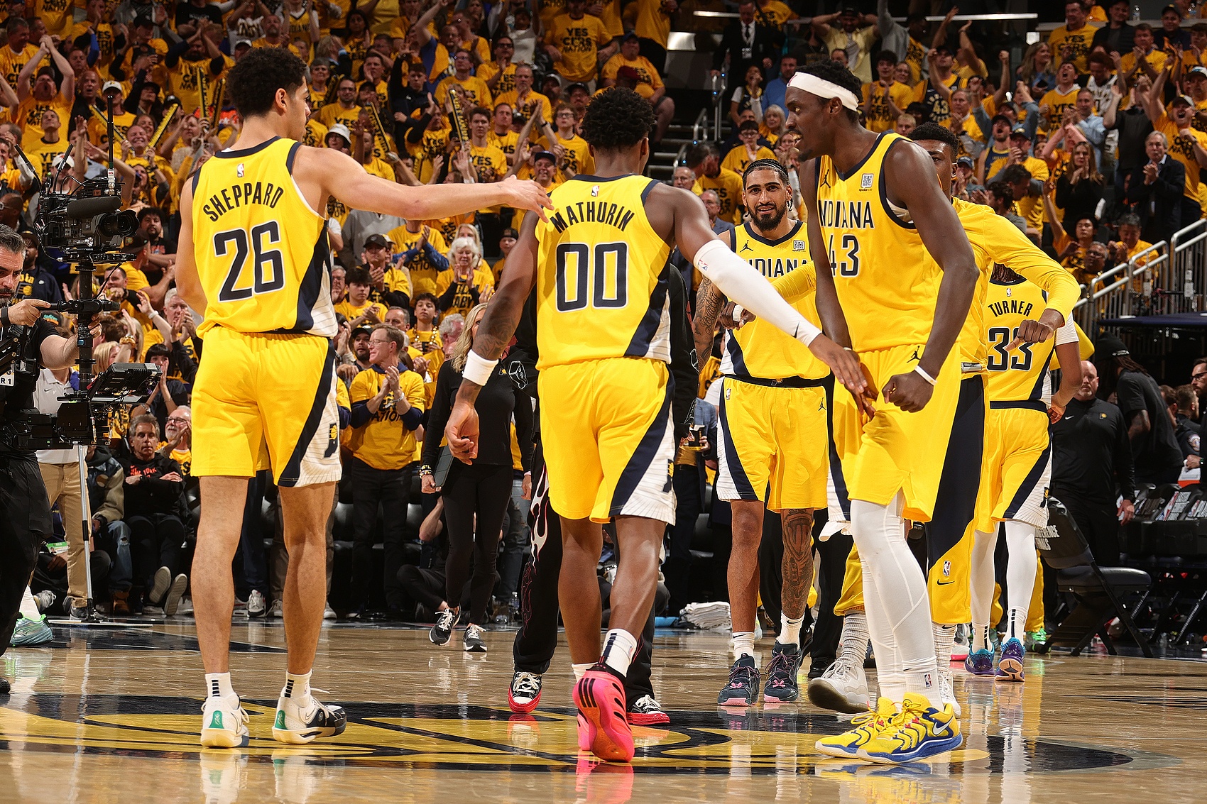 害怕??因OKC龍卷風(fēng)預(yù)警 步行者飛機(jī)盤旋+補油才平安降落