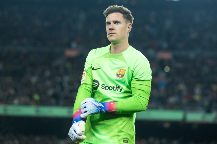 每體：如果特獅堅(jiān)持不離隊(duì)，巴薩將不得不承擔(dān)他未來三年的工資