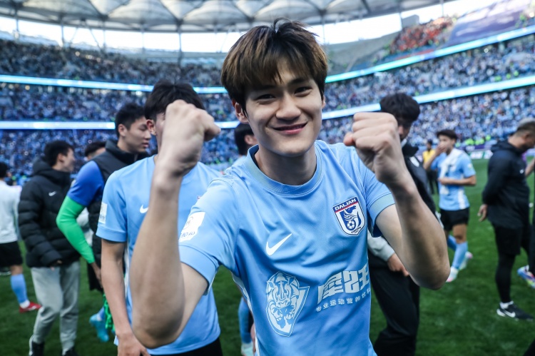 記者：剛剛?cè)脒x國(guó)足的劉祝潤(rùn)，明天將出席英博vs梅州的賽前發(fā)布會(huì)