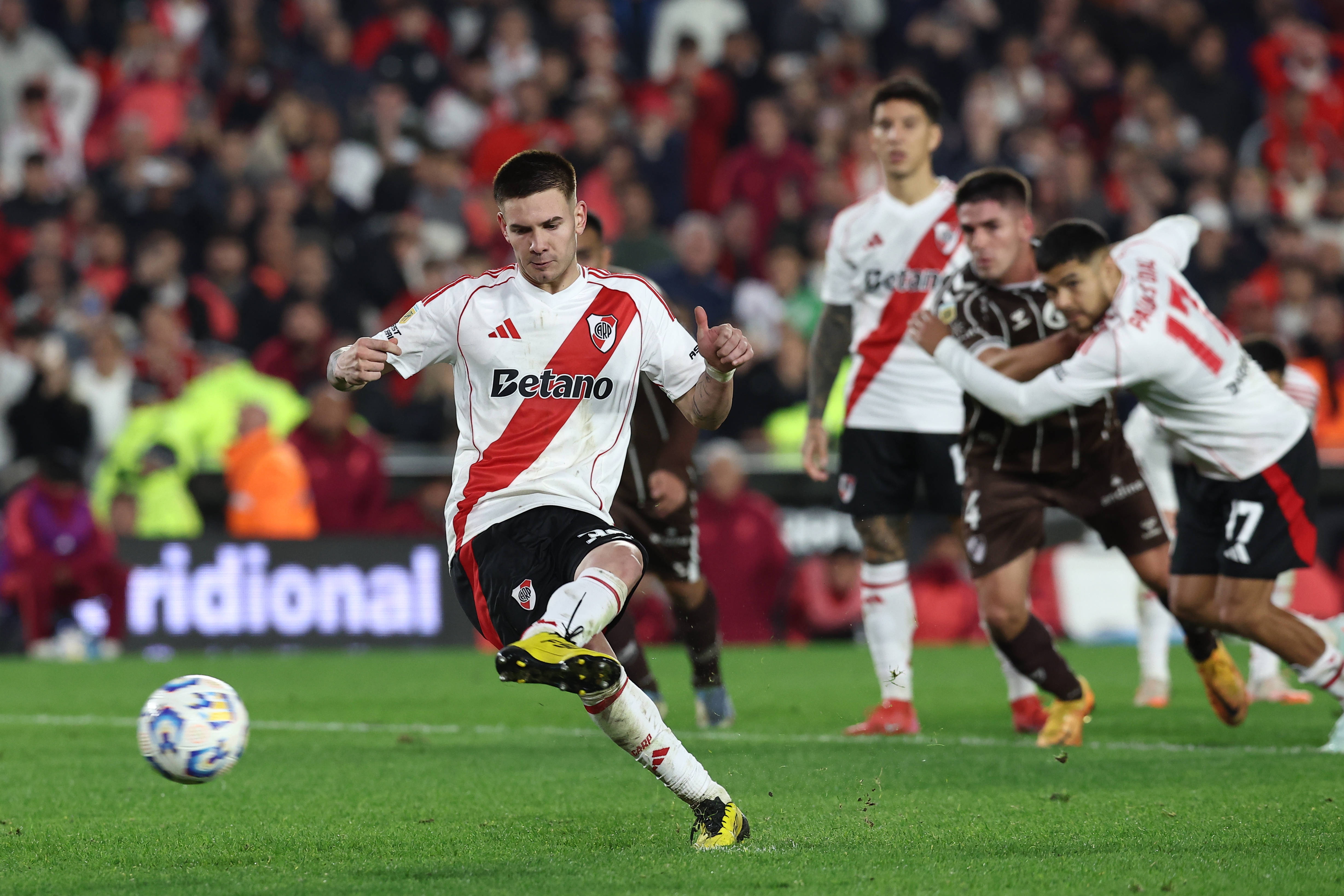 曾有13名球員效力過河床&皇馬，迪斯蒂法諾、伊瓜因在列