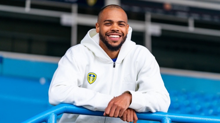 官方：利茲聯(lián)免簽26歲沃爾夫斯堡前鋒盧卡斯-恩梅查，簽兩年合同