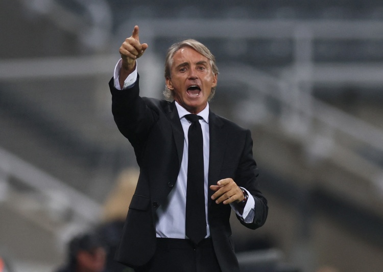 媒體人：執(zhí)教成年國(guó)足壓力大小牌教練帶不了 請(qǐng)曼奇尼是癡心妄想