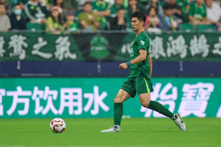 記者：梅州有點(diǎn)兒以逸待勞的意思 好在因傷被換下的吳少聰沒大事