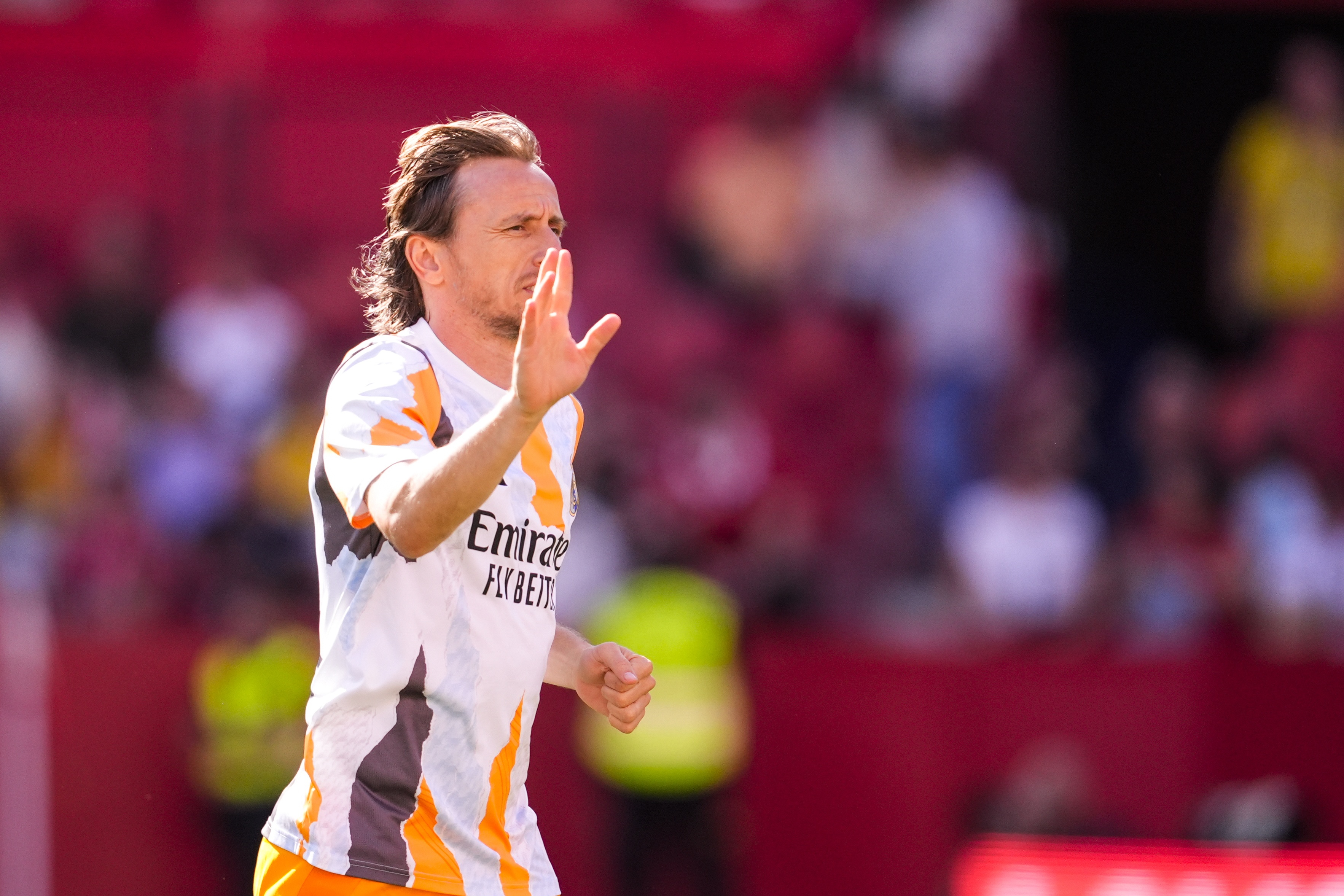 記者：莫德里奇預(yù)計世俱杯后簽約米蘭，接近完成但還沒完成