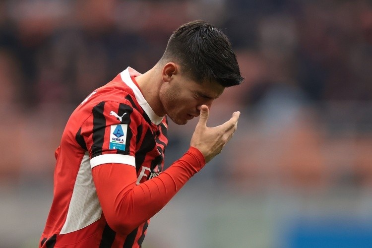 記者：莫拉塔接近加盟科莫，經紀團隊將在周五早上與科莫會面