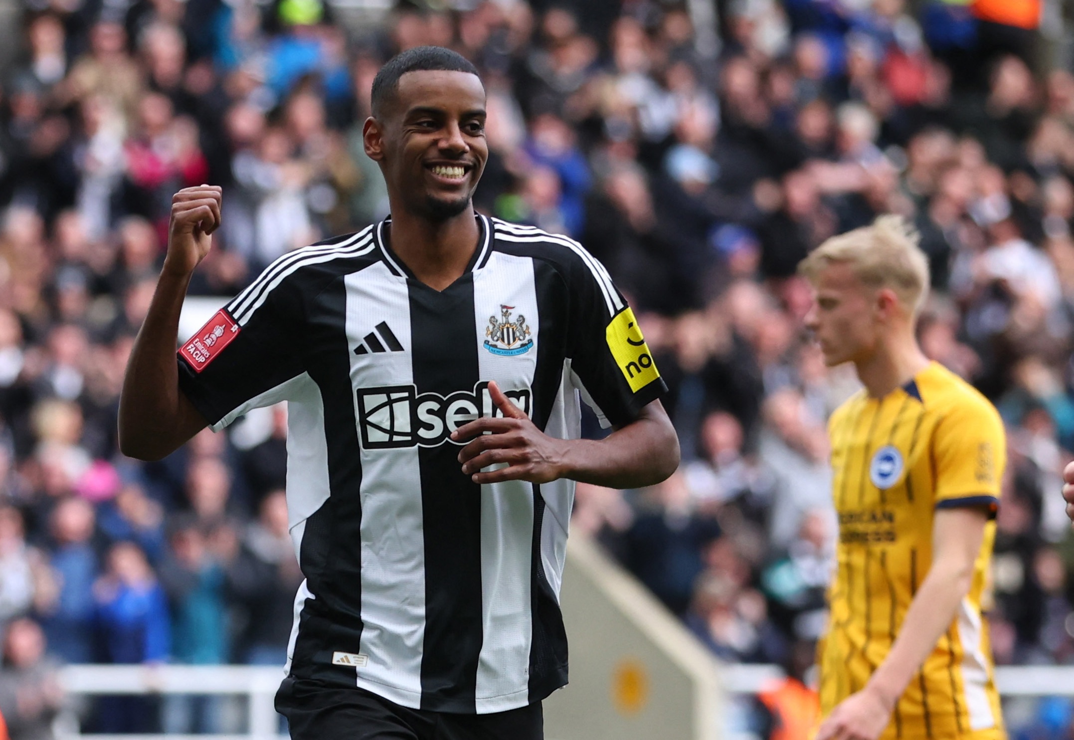 ??英媒：紐卡將拒絕紅軍對(duì)伊薩克的任何報(bào)價(jià)！要賣也賣到國(guó)外