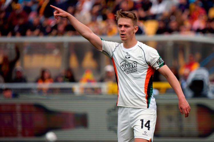 迪馬：博洛尼亞有意前尤文中場(chǎng)卡維利亞，黃潛&埃因霍溫也感興趣