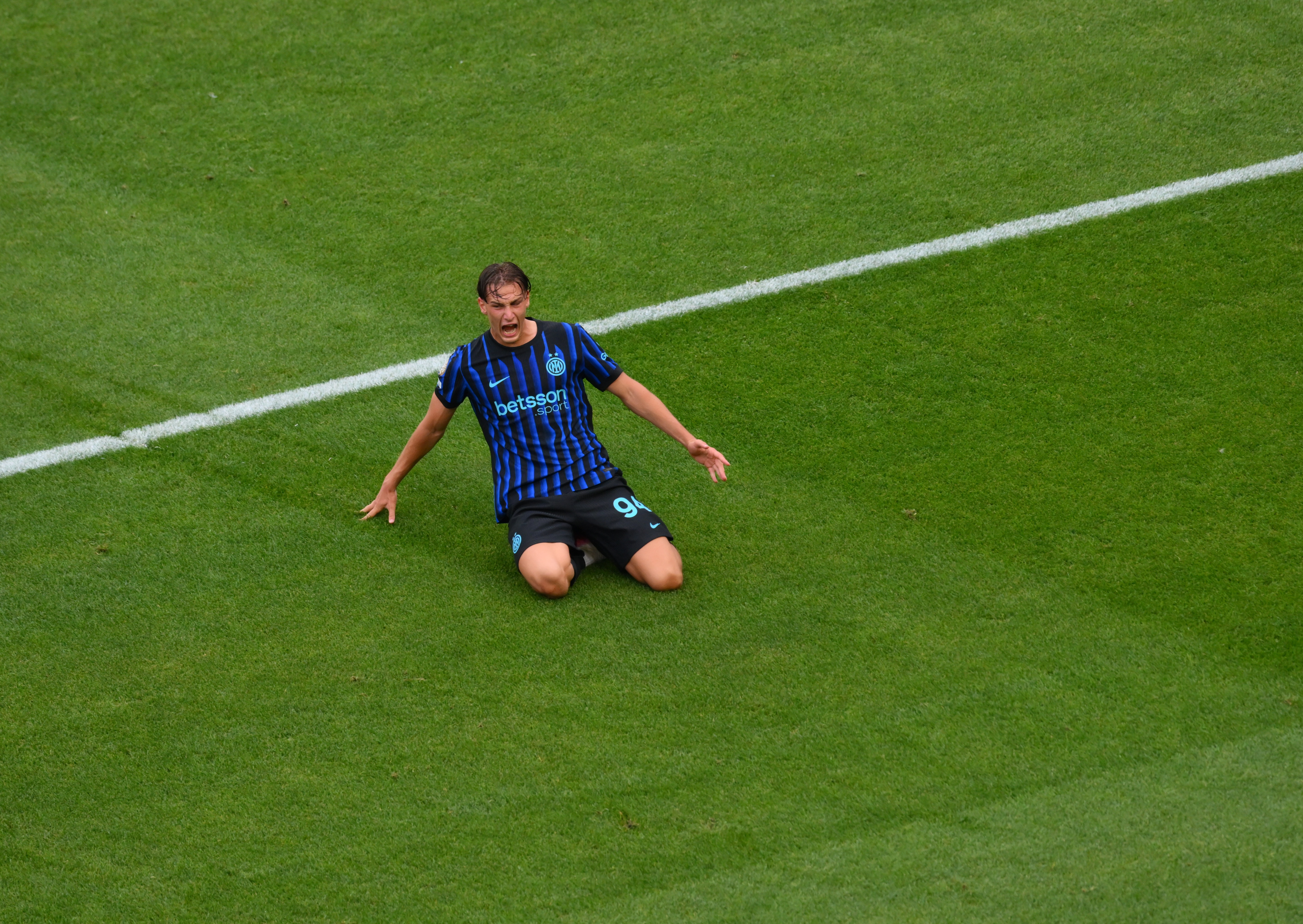 斯基拉：多支意甲球隊(duì)報(bào)價(jià)F-埃斯波西托，但齊沃希望留下他