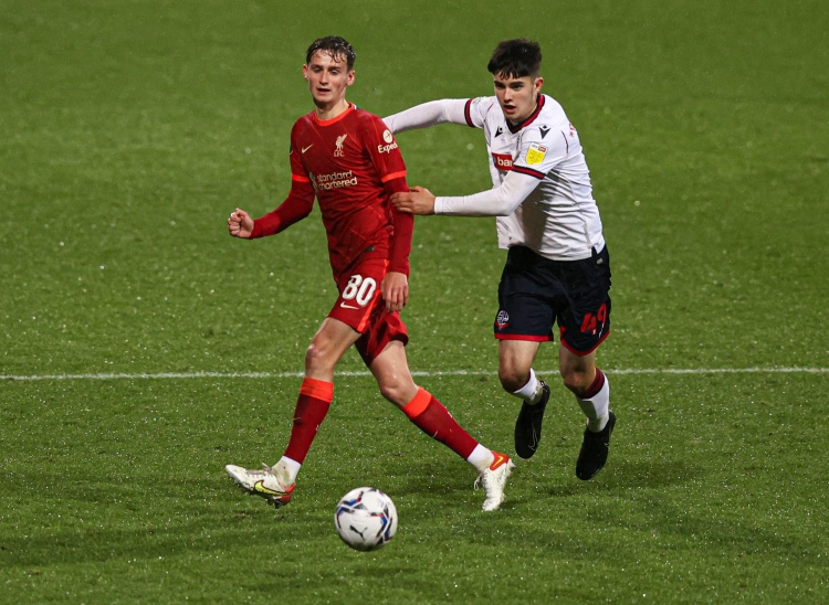 泰晤士：布拉加準(zhǔn)備加大力度簽利物浦中場莫頓，另有多隊對他有意