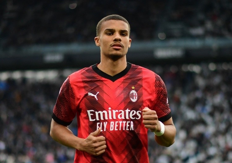 迪馬：除了科莫以外，英超球隊(duì)也有意米蘭后衛(wèi)佳夫