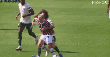 弗魯米嫩塞球員掌摑庫(kù)庫(kù)雷利亞，吃到一張黃牌