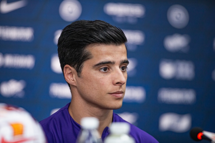 記者：新外援阿蘇埃性格相對(duì)靦腆，特謝拉主動(dòng)為他架起溝通橋梁