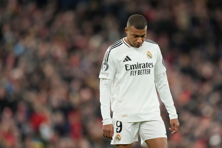 誰(shuí)能想到？姆巴佩1.8億身價(jià)免簽投皇馬四大皆空 巴黎奪歐冠+血洗