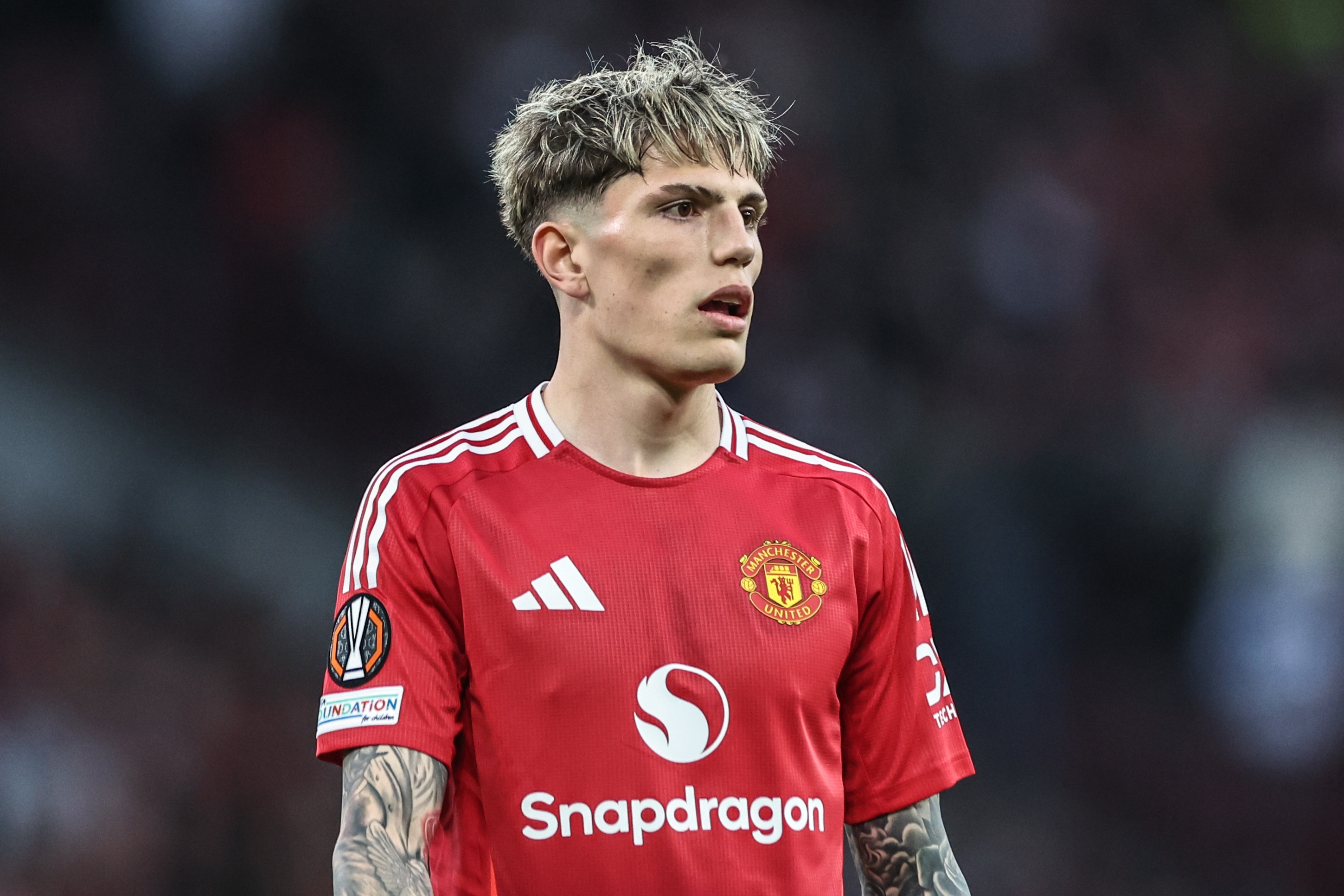 記者：在未來未定的情況下，加納喬已獲準(zhǔn)與隊(duì)友一起在卡靈頓訓(xùn)練