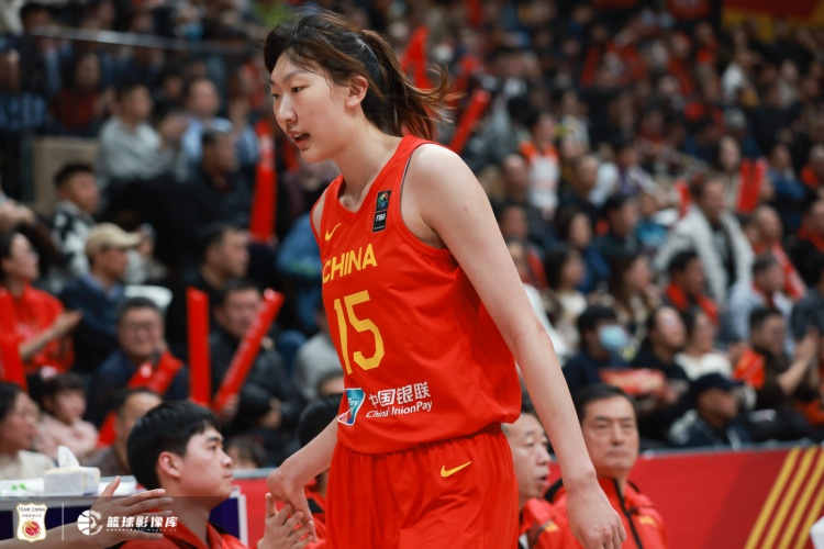 攻防壓制！首節(jié)中國女籃28-8凈勝印尼女籃20分 全隊16中9