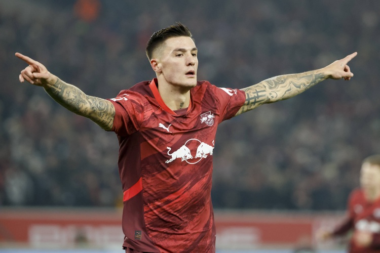 鏡報：希勒曾諷曼聯(lián)沒歐冠買不到球員，現(xiàn)紐卡接連被截胡臉都腫了