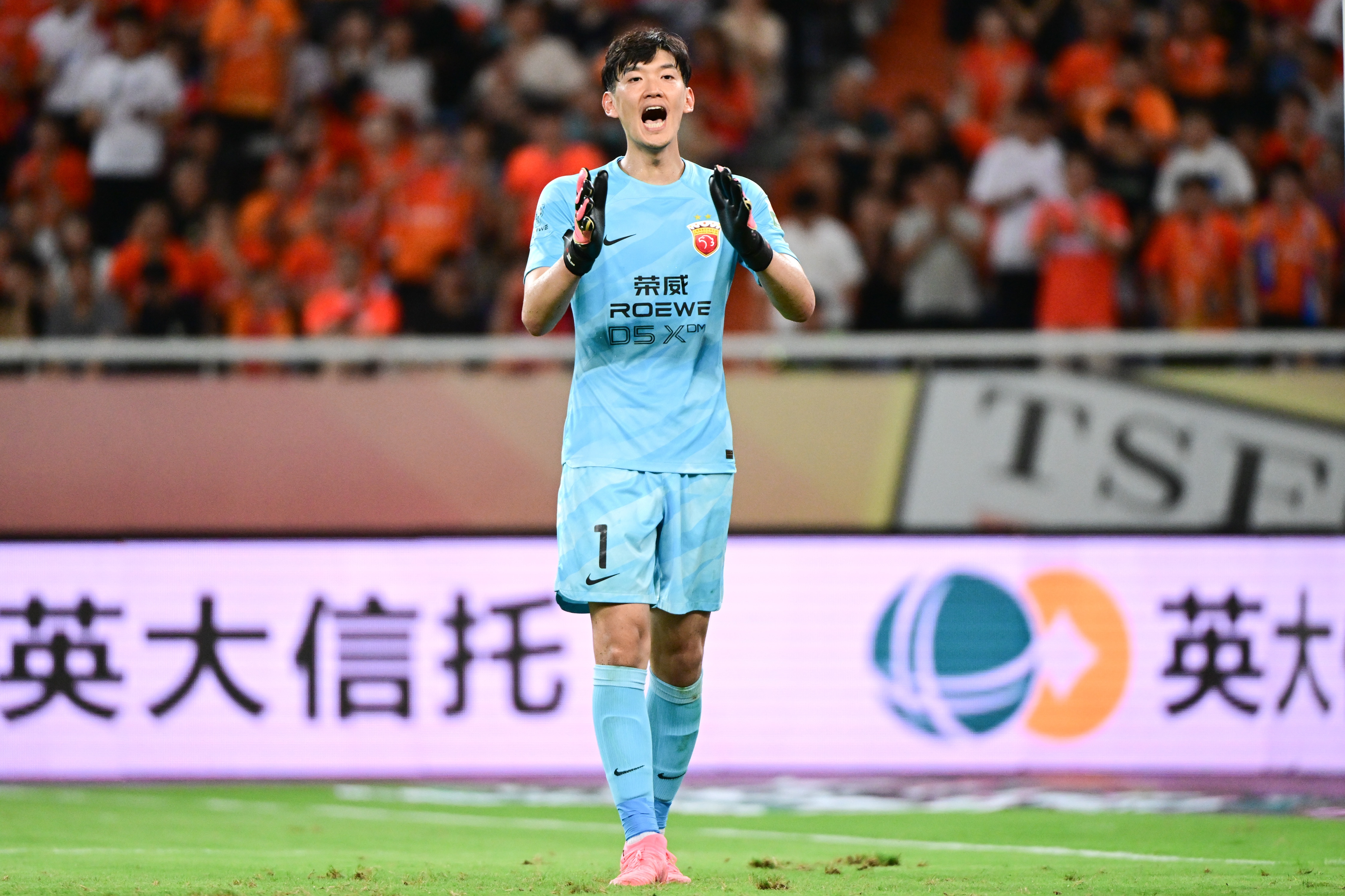 滬媒：顏駿凌神級(jí)表現(xiàn)像一面鏡子，清晰照出了申花門將位置的短板