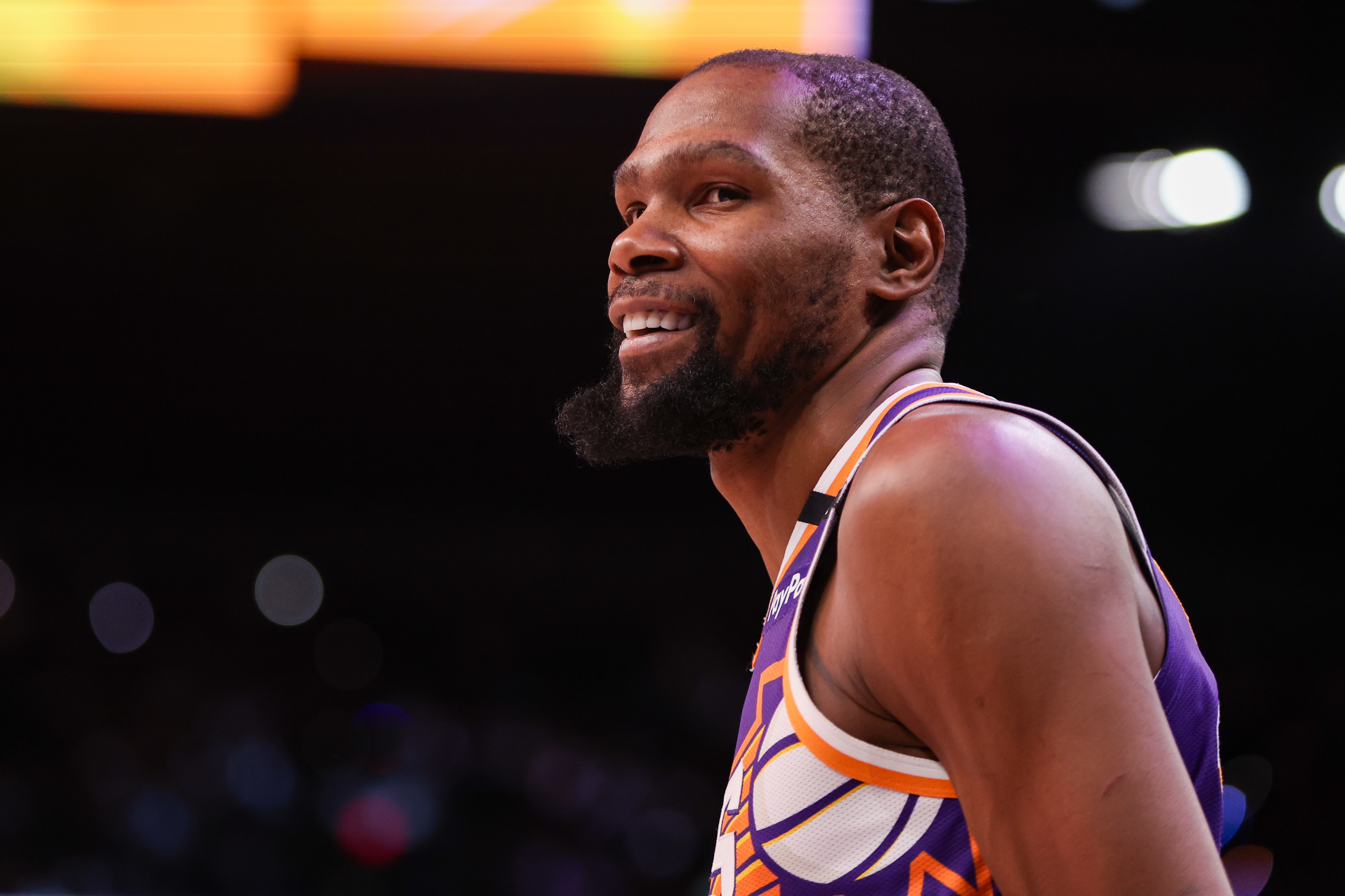 KD：我怎么敏感了？因?yàn)槲沂蔷扌荎D 還在網(wǎng)上和一群農(nóng)民聊天？