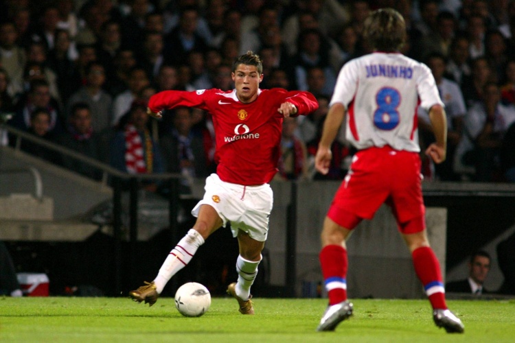 傳奇的開始！22年前的今天C羅1900萬歐加盟曼聯(lián)，紅魔生涯轟145球