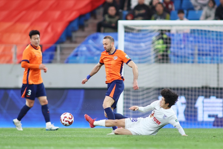 大腿回歸！記者：薩里奇?zhèn)麆莼謴蜕袼?，青島海牛5外援出征成都