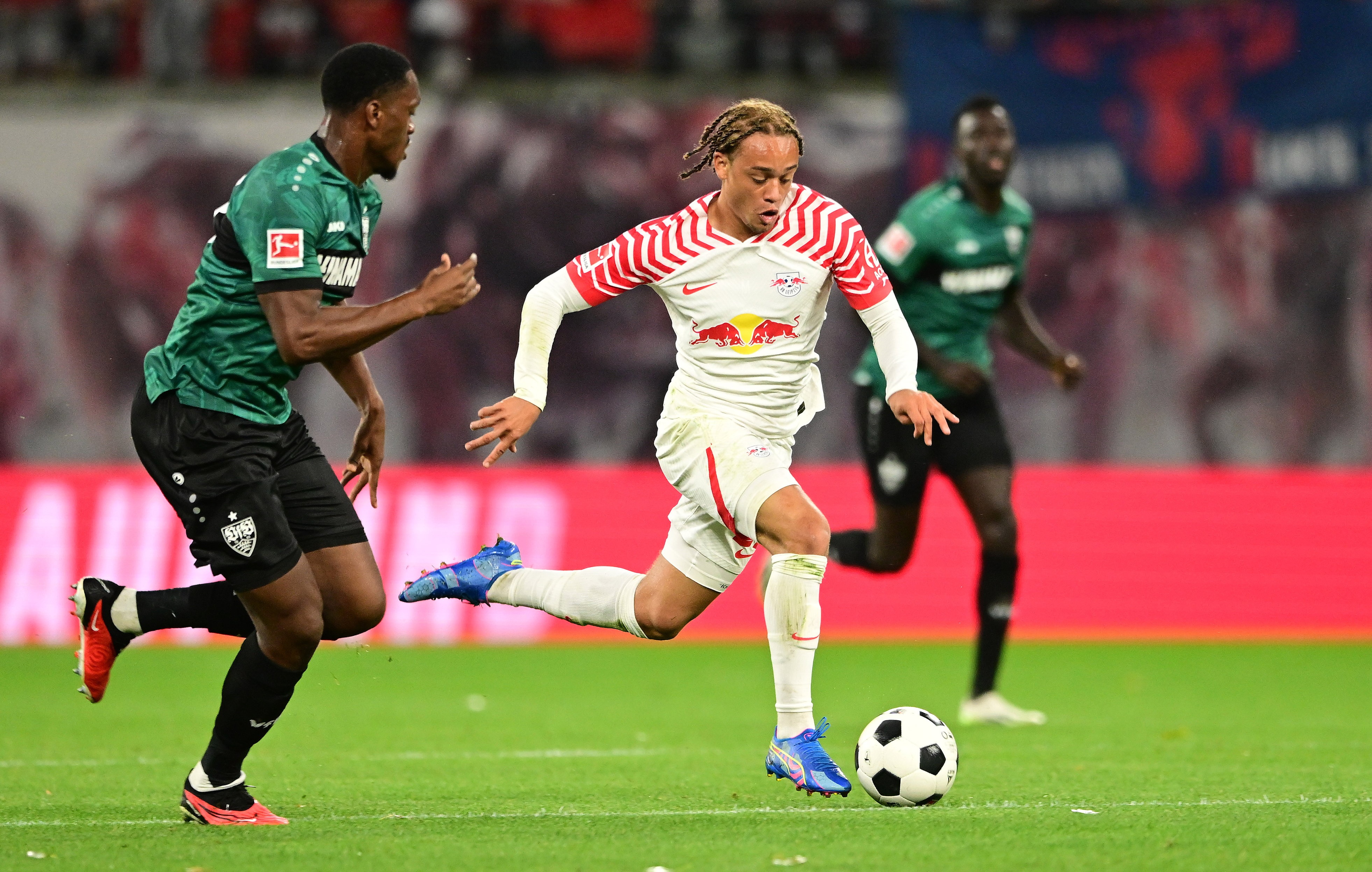 法爾克：拜仁詢價西蒙斯且有意恩昆庫，西蒙斯只想去切爾西