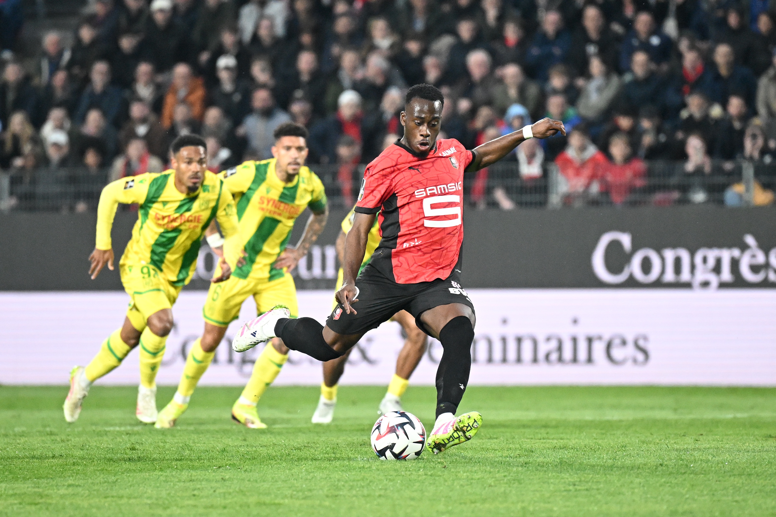 TA：卡里姆恩多在接受森林體檢，球隊(duì)同時(shí)推進(jìn)道路、劉易斯的簽約