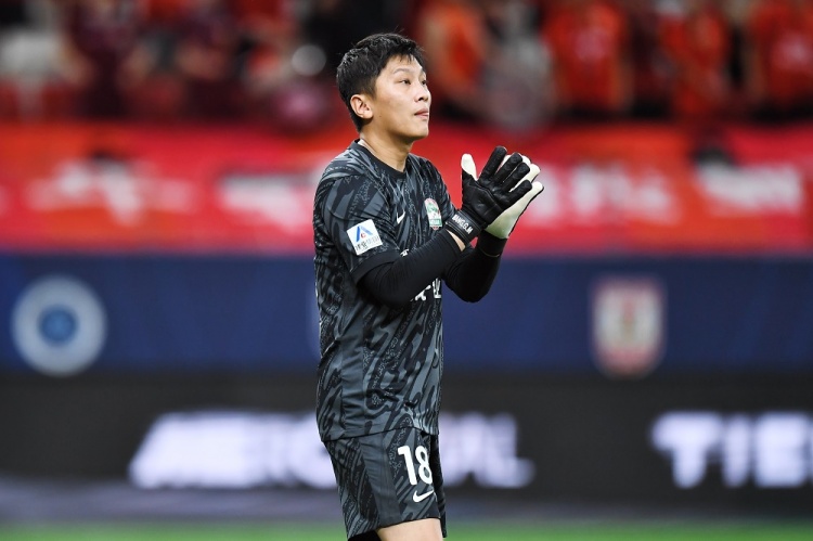 王國(guó)明：賽前球隊(duì)對(duì)點(diǎn)球有研究 撲出點(diǎn)球后還以為還沒(méi)踢完呢