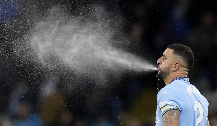 沃克：剛加盟曼城時萊因克爾曾嘲諷我，現(xiàn)在我有6座英超，他呢？