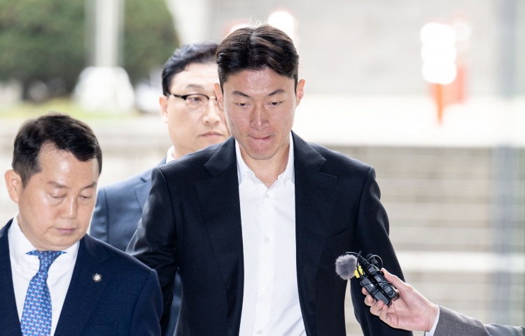 非法拍性愛視頻！韓足協(xié)官方：黃義助被永久除名，在國內(nèi)遭禁足