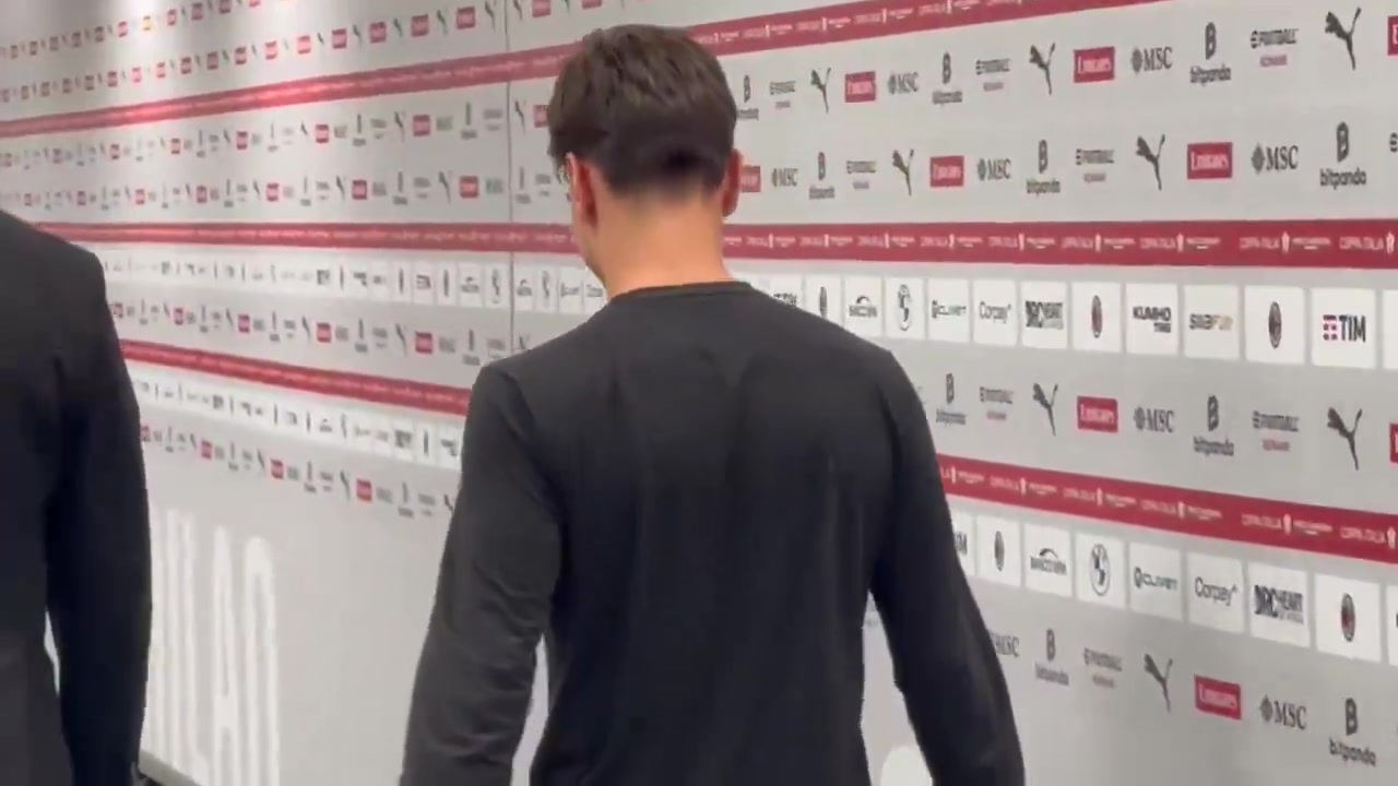 米蘭傷員亞沙里在圣西羅露面，回應(yīng)記者提問：挺好的，好多了