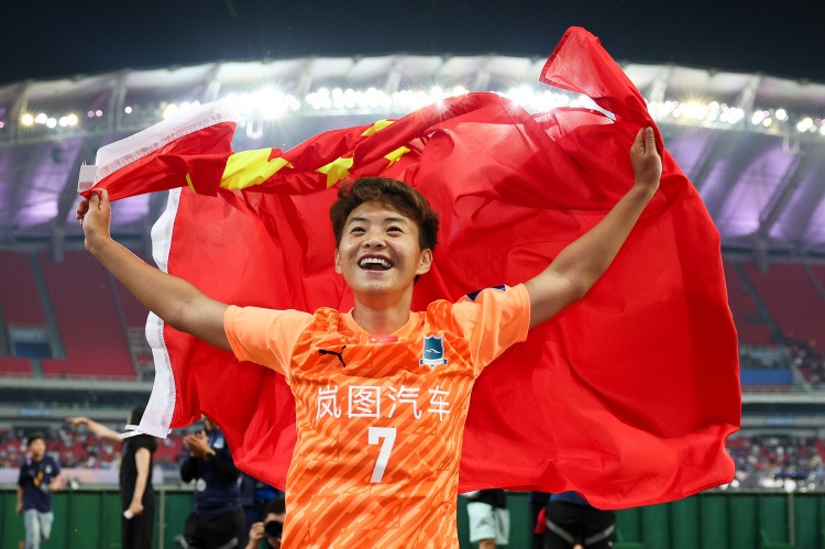 率武漢女足亞冠奪冠！官方：王霜入選亞足聯(lián)年度最佳女足球員候選